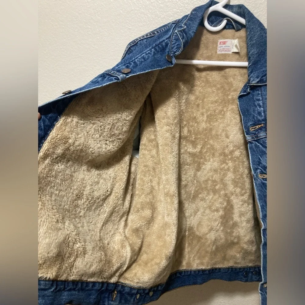 Vintage Levi’s Fleece Lined Denim Trucker Jacket Medium Blue Cozy Retro